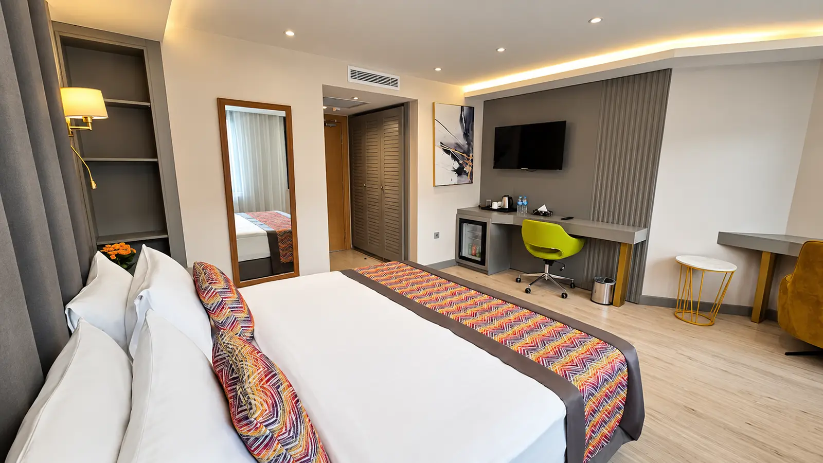Complete boutique hotel guestroom furniture package by I-HOTEL Furniture