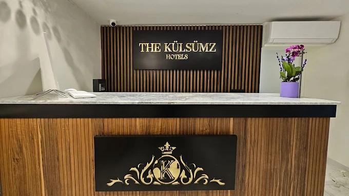 The K&uuml;ls&uuml;mz Hotel reception furniture with natural American walnut veneer in Istanbul