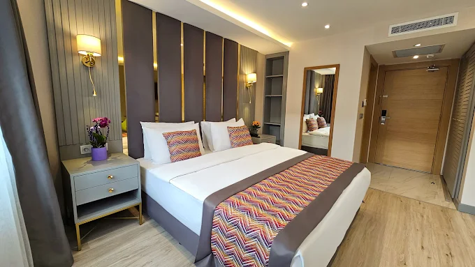 Külsümz Hotel Istanbul guest room with built-in wardrobe and custom furniture